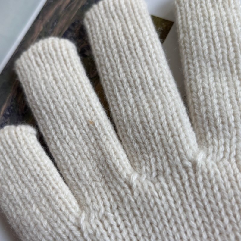 ::GUCCI:: 金屬雙G飾 羊毛山羊絨混紡手套 白色雪地手套-12