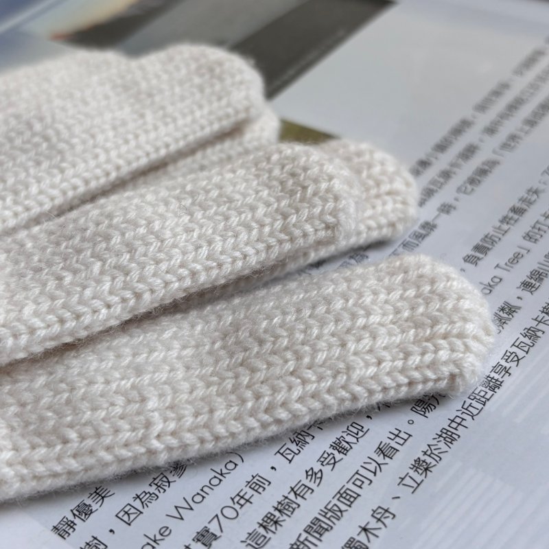 ::GUCCI:: 金屬雙G飾 羊毛山羊絨混紡手套 白色雪地手套-13