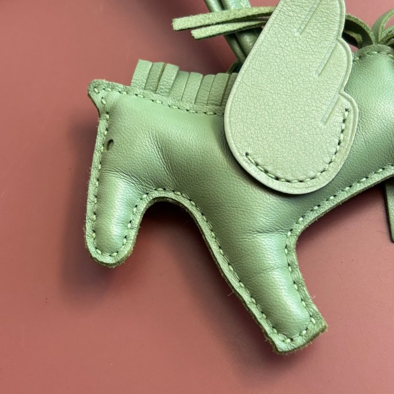 B刻 ::Hermès:: 牛油果綠 酪梨綠 Rodeo Pegase PM 飛馬吊飾 小飛馬 掛飾-7