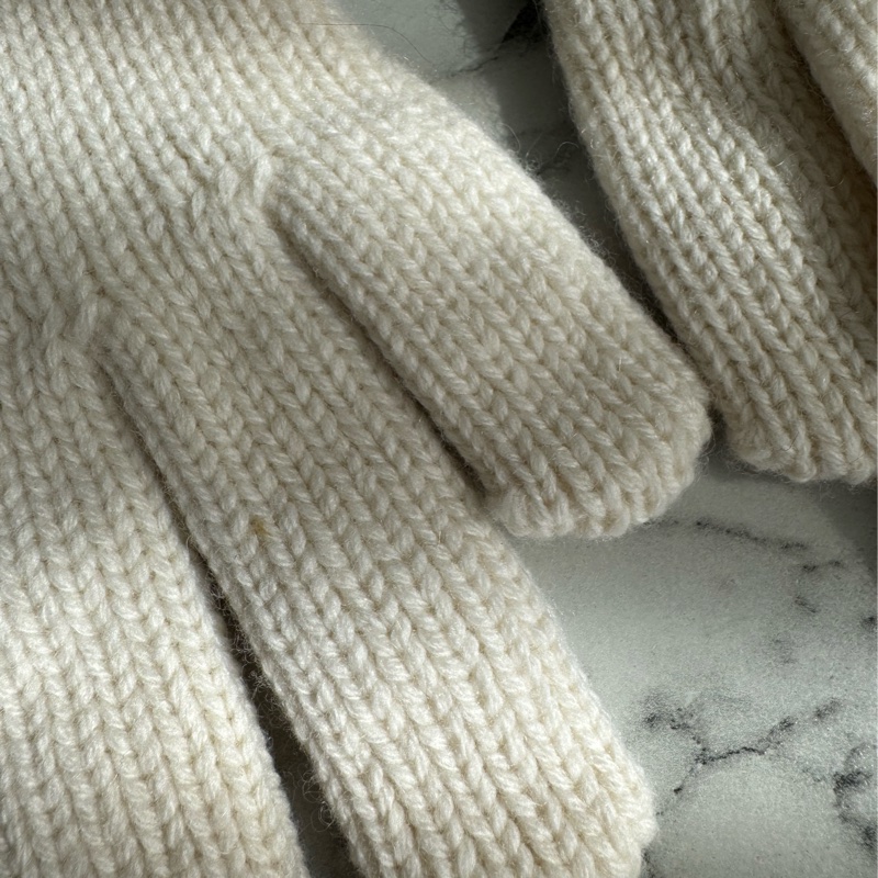 Gucci白色小圓logo手套🧤-2