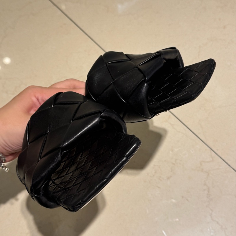 BV黑色編織拖鞋-3