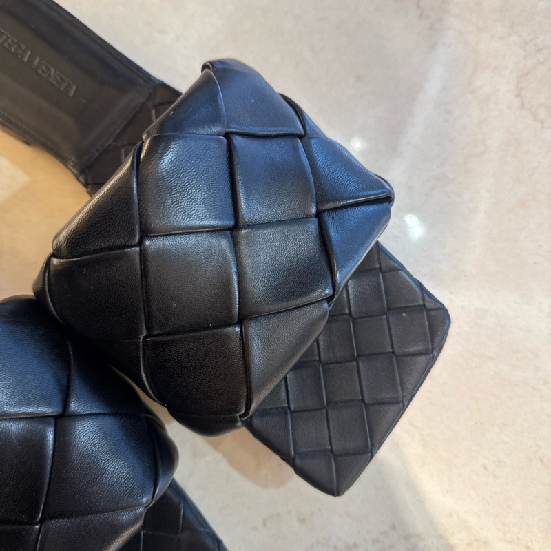 BV黑色編織拖鞋-10