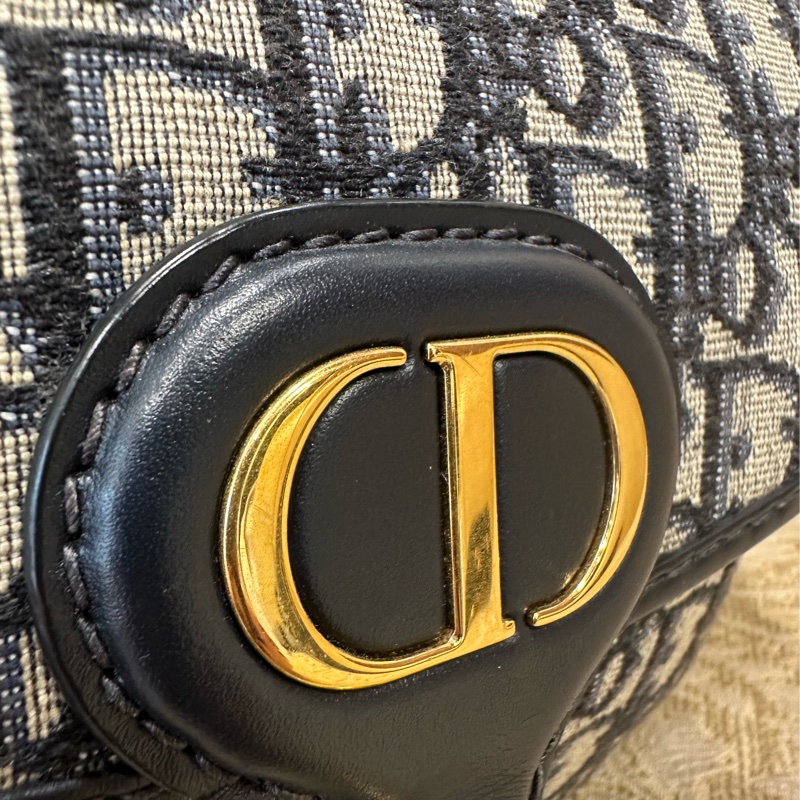 Dior 藍緹花布金釦下蓋斜背中碼Bobby包M9319UTZQ-8