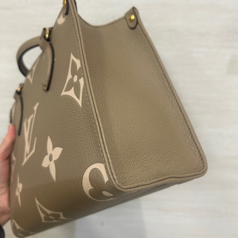 LV 斑鳩灰 on the go PM  M45779-4