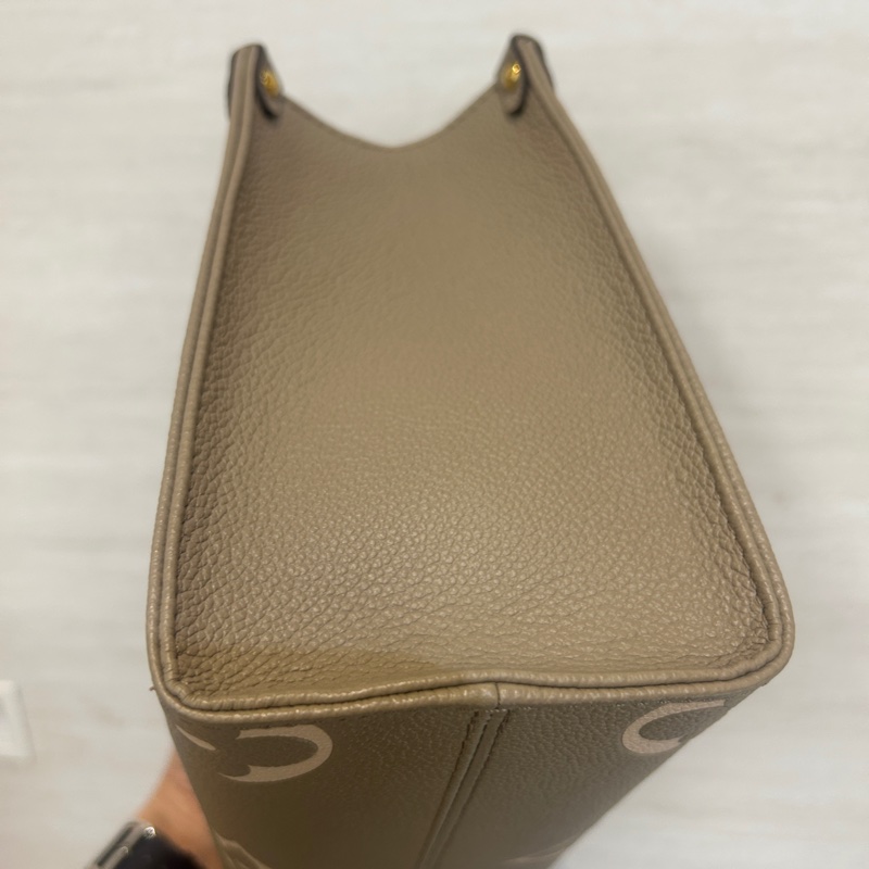 LV 斑鳩灰 on the go PM  M45779-5