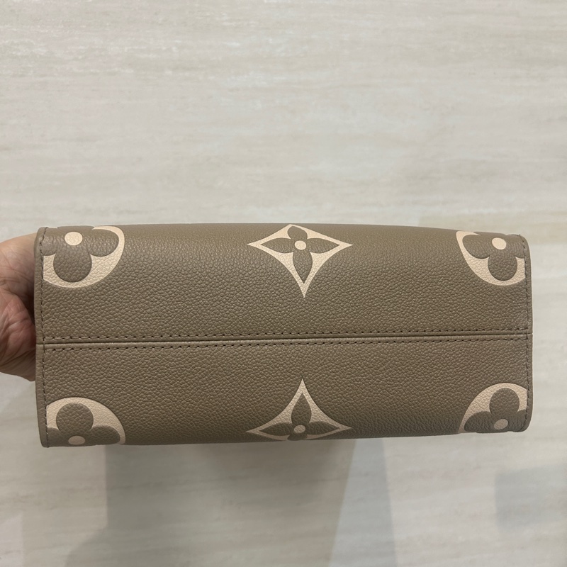LV 斑鳩灰 on the go PM  M45779-6