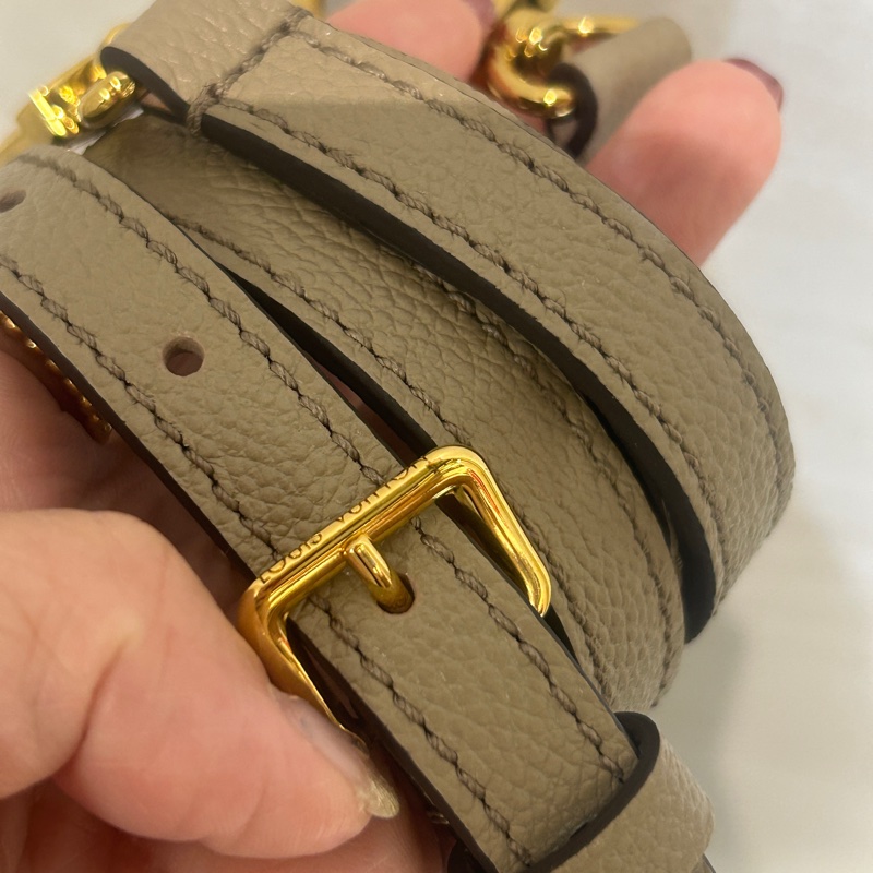 LV 斑鳩灰 on the go PM  M45779-10