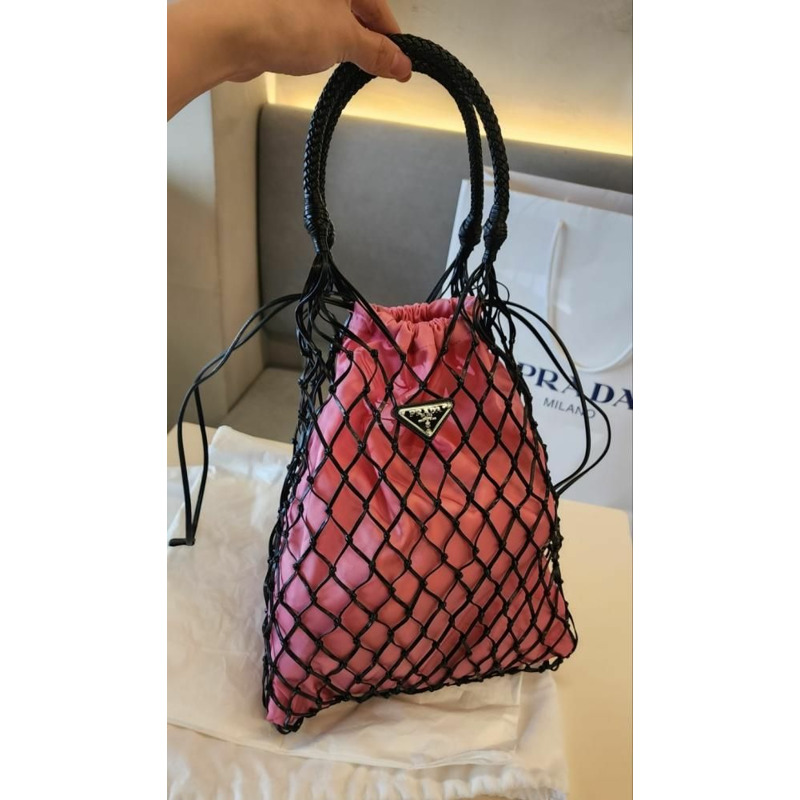 PRADA 網眼水桶包 粉紅色黑色-3