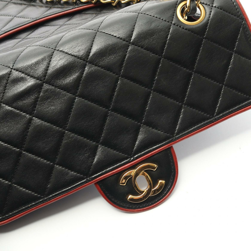 香奈兒 (CHANEL) 絎縫鏈條單肩包，羊皮材質，黑色，金色五金，二手女款-12