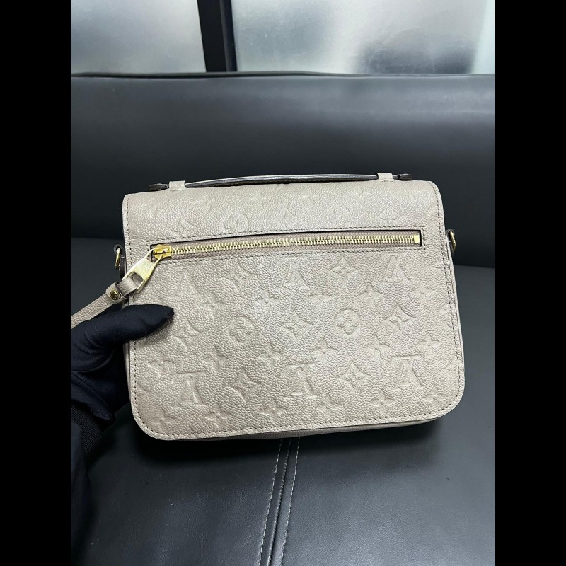 LV pochette Metis
斑鳩灰全皮邮差-1