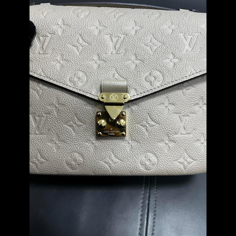 LV pochette Metis
斑鳩灰全皮邮差-2