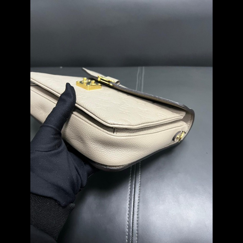 LV pochette Metis
斑鳩灰全皮邮差-6