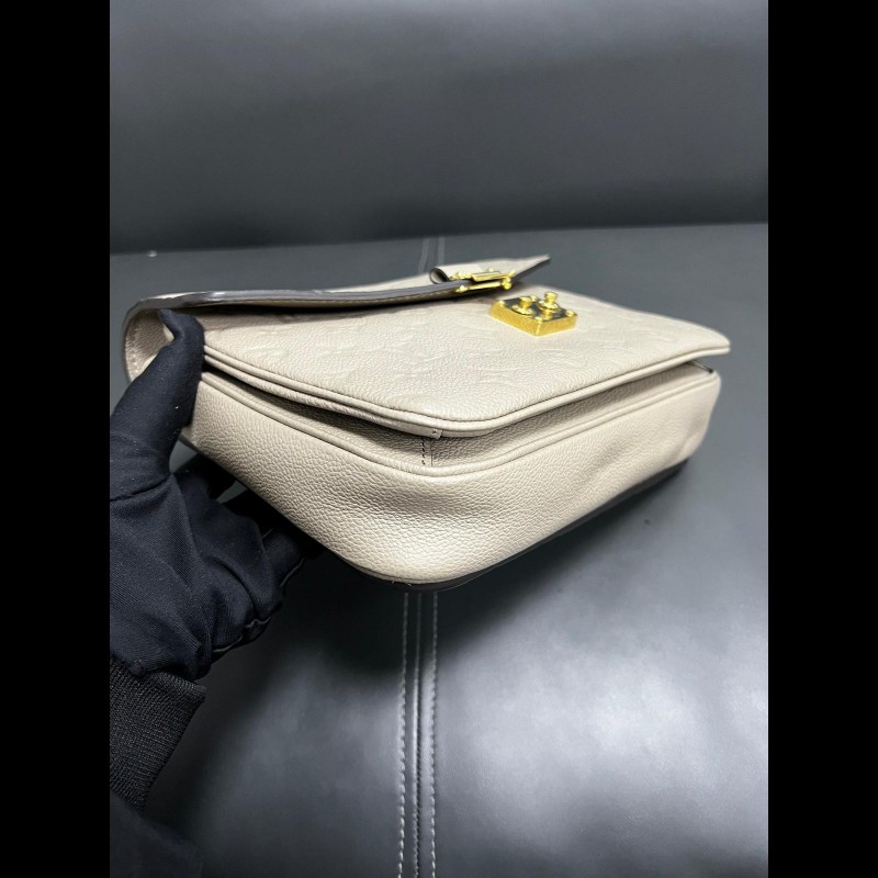 LV pochette Metis
斑鳩灰全皮邮差-7