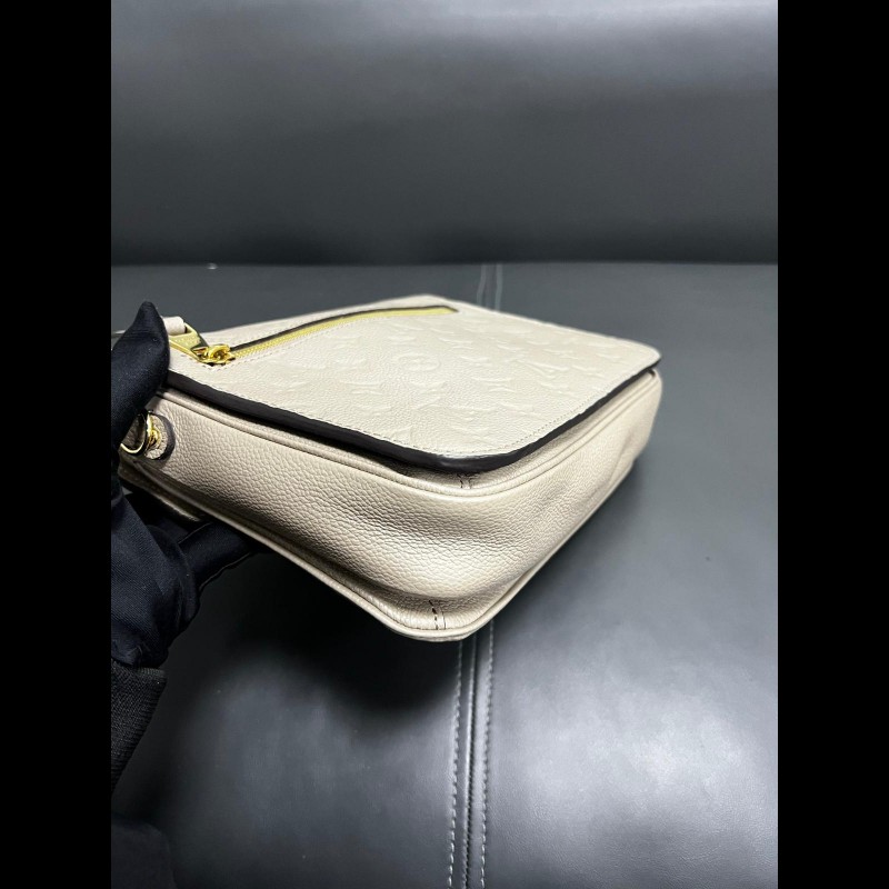 LV pochette Metis
斑鳩灰全皮邮差-9
