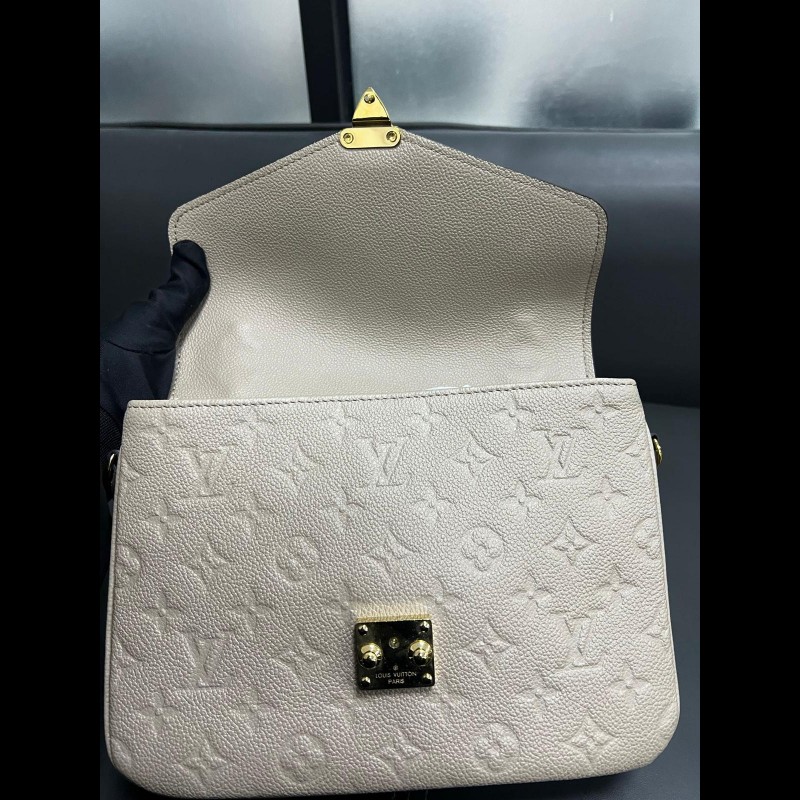 LV pochette Metis
斑鳩灰全皮邮差-11