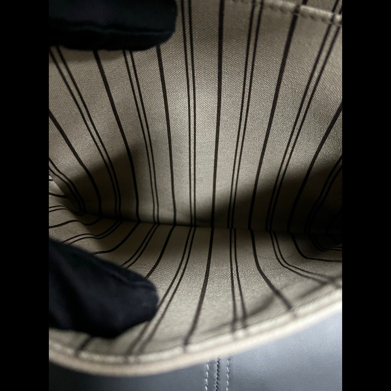 LV pochette Metis
斑鳩灰全皮邮差-14