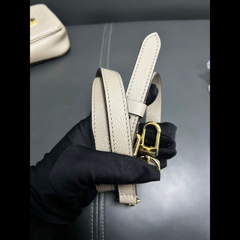 LV pochette Metis
斑鳩灰全皮邮差-15