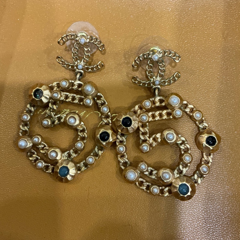 Chanel 復古金/黑白珍珠針式耳環-0