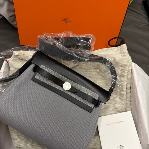 愛馬仕Mini Herbag 20 帆布拼黑色牛皮斜背包木偶灰