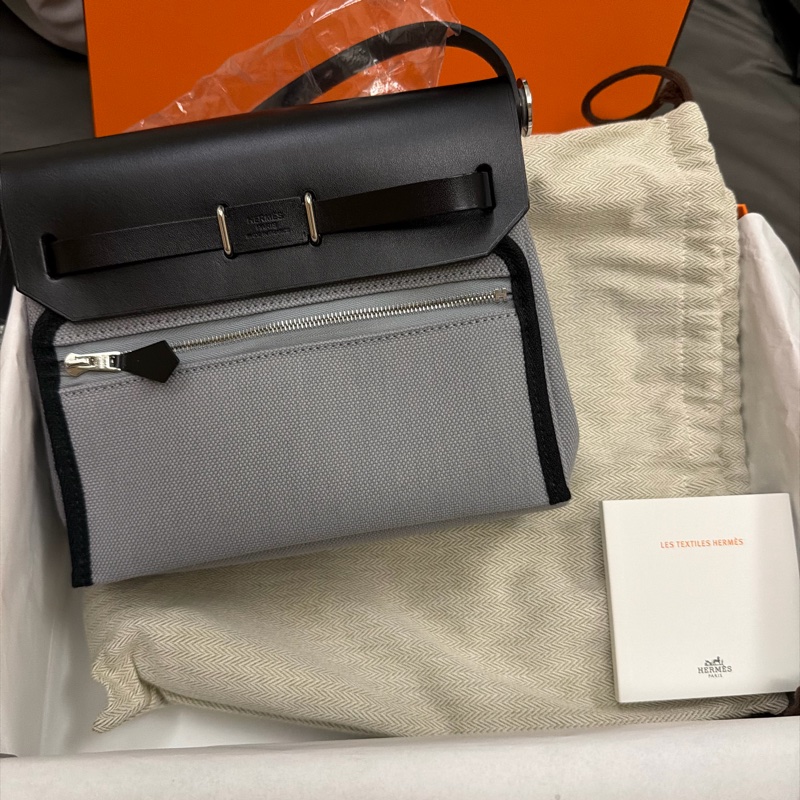 愛馬仕Mini Herbag 20 帆布拼黑色牛皮斜背包木偶灰-2