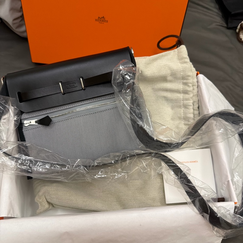 愛馬仕Mini Herbag 20 帆布拼黑色牛皮斜背包木偶灰-3