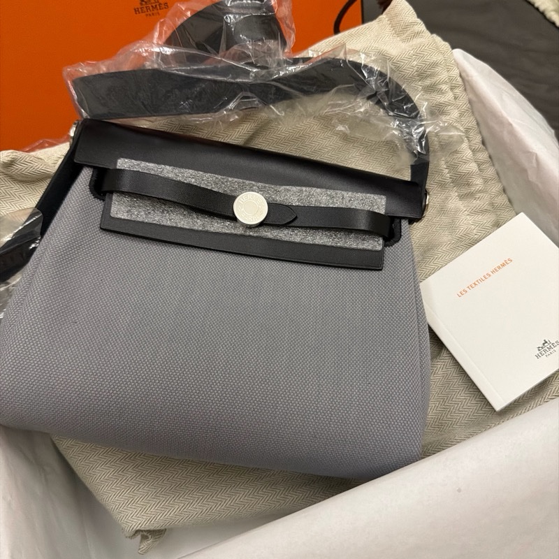 愛馬仕Mini Herbag 20 帆布拼黑色牛皮斜背包木偶灰-5