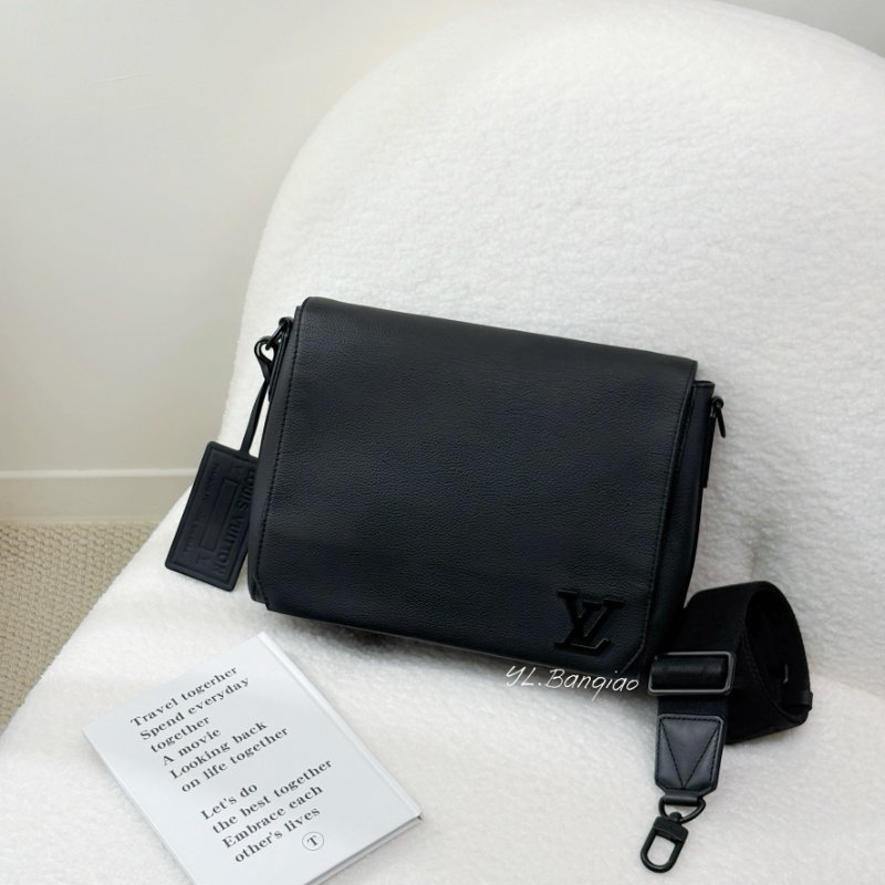 LV Takeoff 黑牛皮郵差包M57080-0