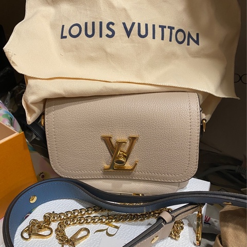 LOUIS VUITTON 牛皮皮革Lockme Tender金扣鏈帶肩背袋