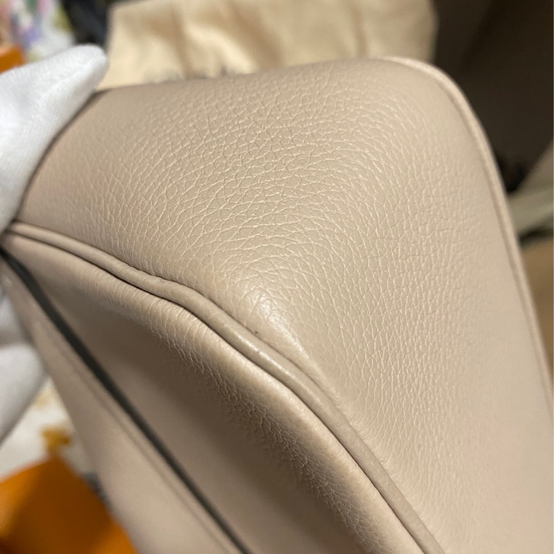 LOUIS VUITTON 牛皮皮革Lockme Tender金扣鏈帶肩背袋-9