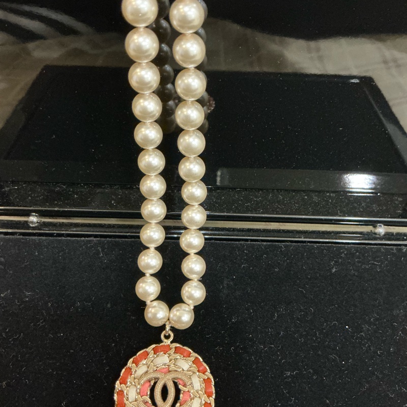 Chanel 皮穿吊墜珍珠項鍊-1