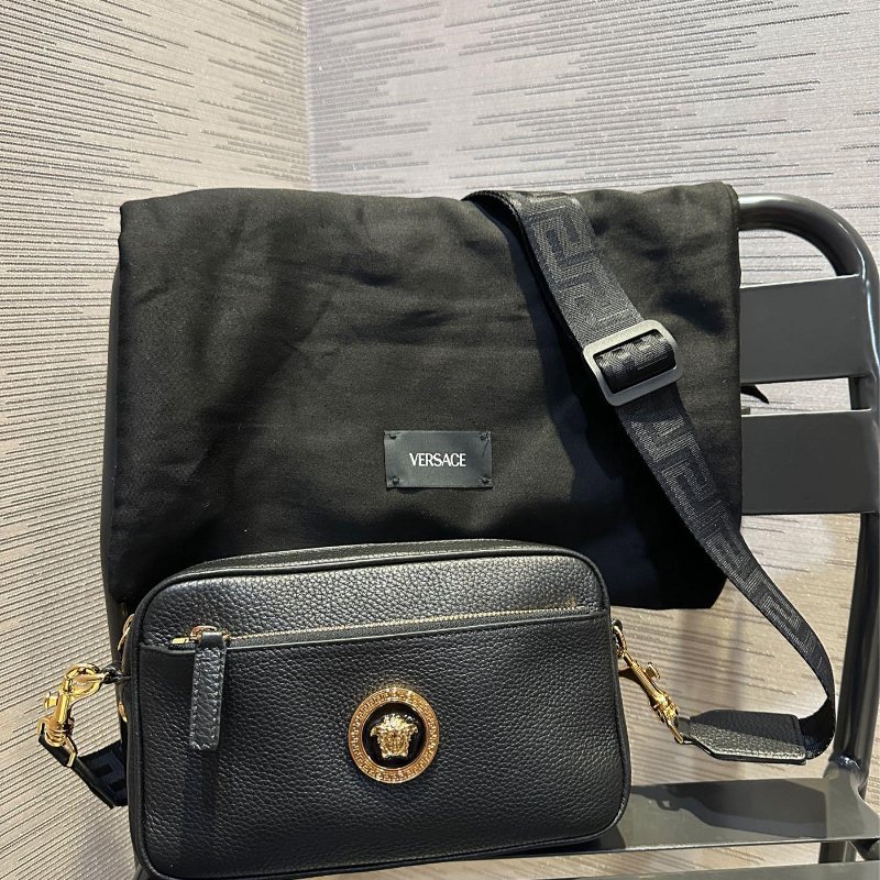 💎Han's house精品服飾💎VERSACE 凡賽斯 女神頭 頂級黑牌 小牛皮 兩用 腰包 側背包-0