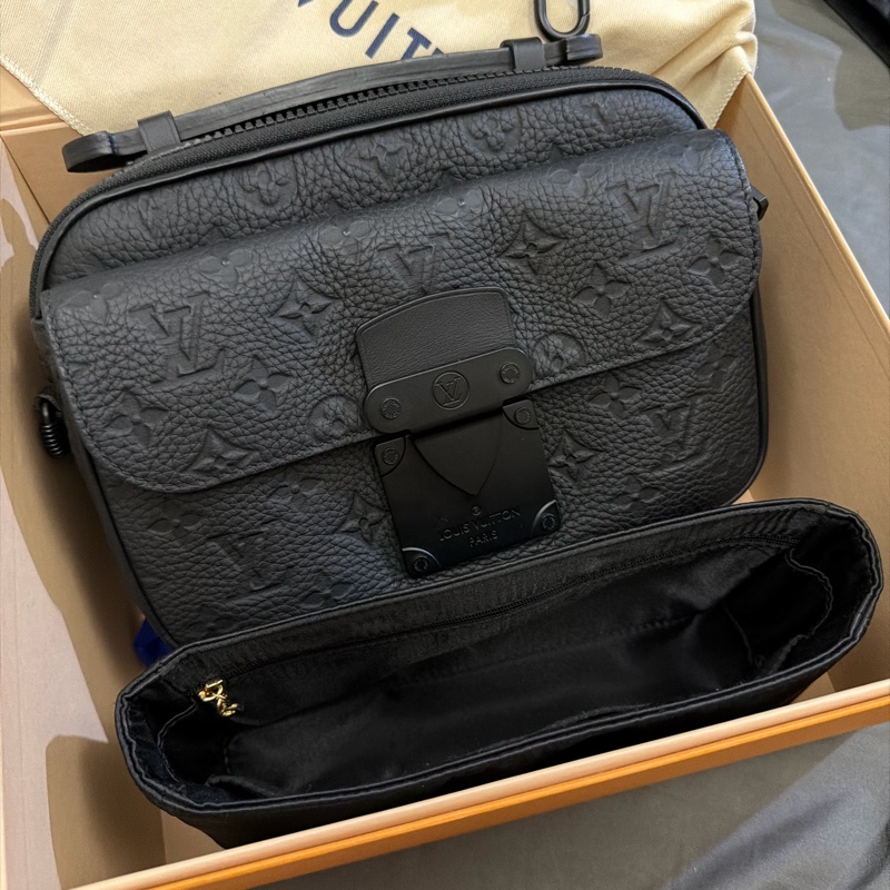 LV S Lock 郵差包M58489-12