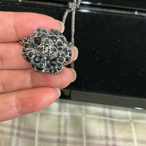 Chanel 黑鑽山茶花項鍊
