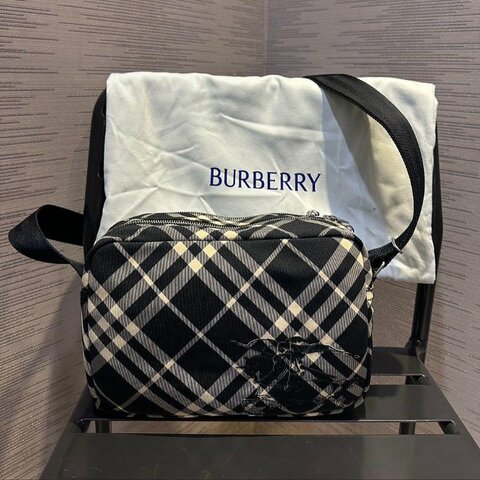 💎Han's house精品服飾💎BURBERRY Paddy 格紋 刺繡戰馬 相機包 原價36900