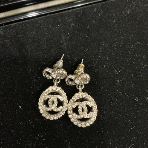 Chanel 蝴蝶結🎀滿鑽珍式耳環