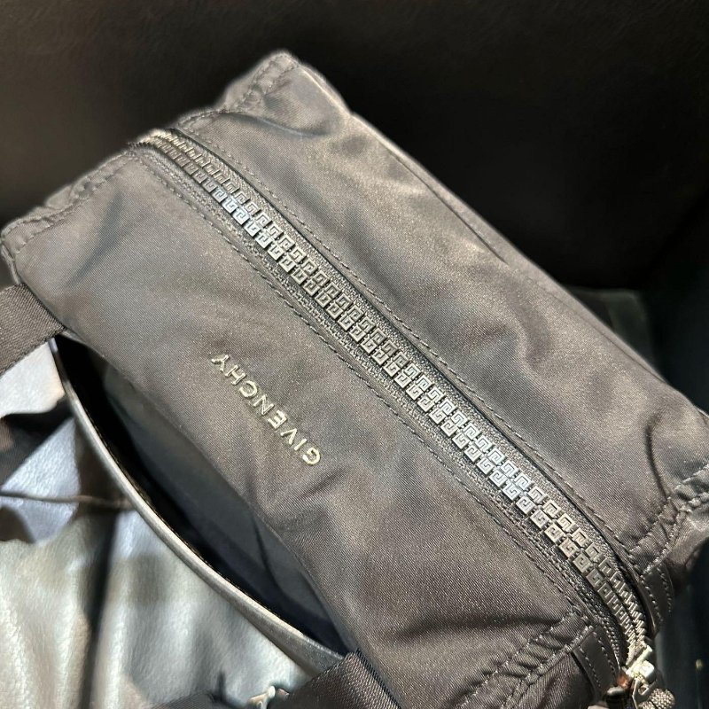 💎Han's house精品服飾💎GIVENCHY 紀梵希 尼龍 側背包-4