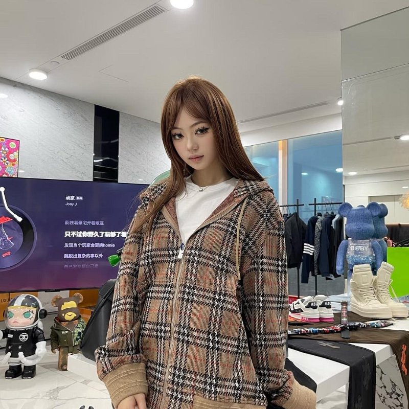 💎Han's house精品服飾💎 Burberry 刺繡 連帽 外套-9