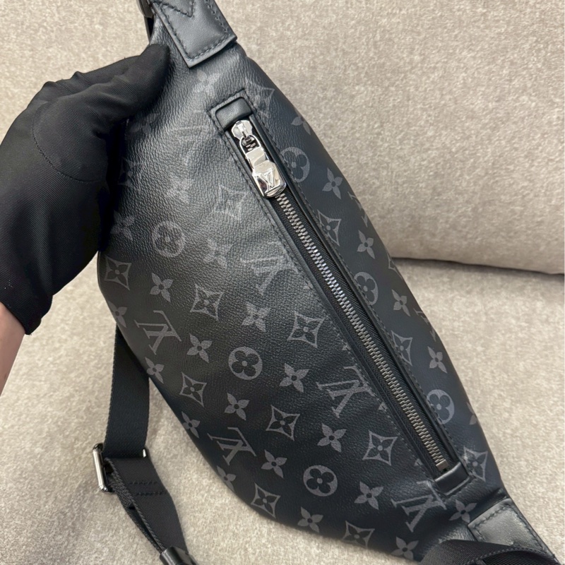 LV新款黑老花腰包-1