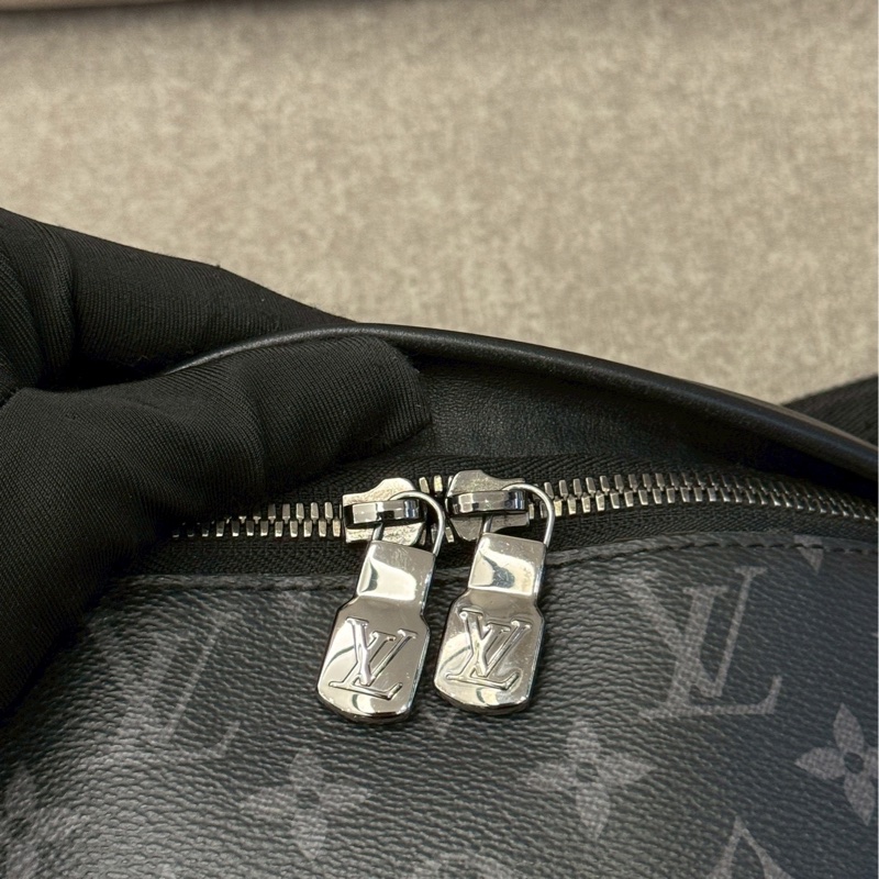 LV新款黑老花腰包-2