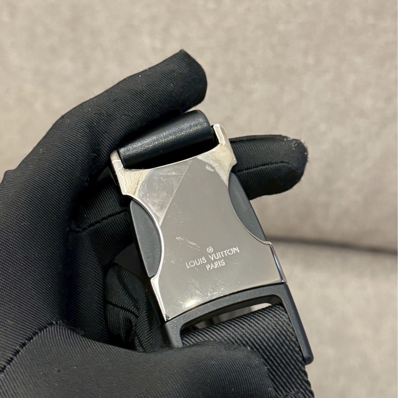 LV新款黑老花腰包-3