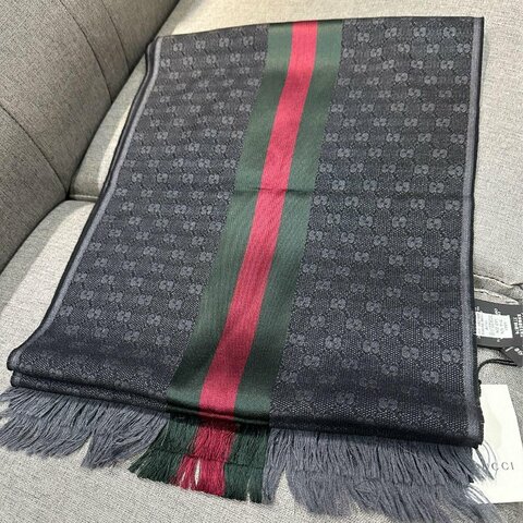 💎Han's house精品服飾💎 GUCCI 古馳 147351 男女均可 圍巾 披肩 190x37cm