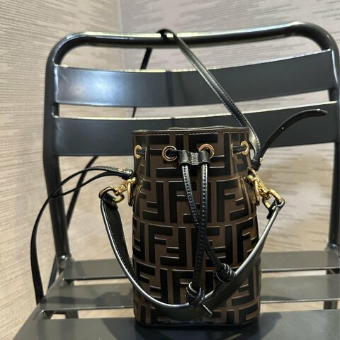💎Han's house精品服飾💎FENDI FF 側背包 水桶包