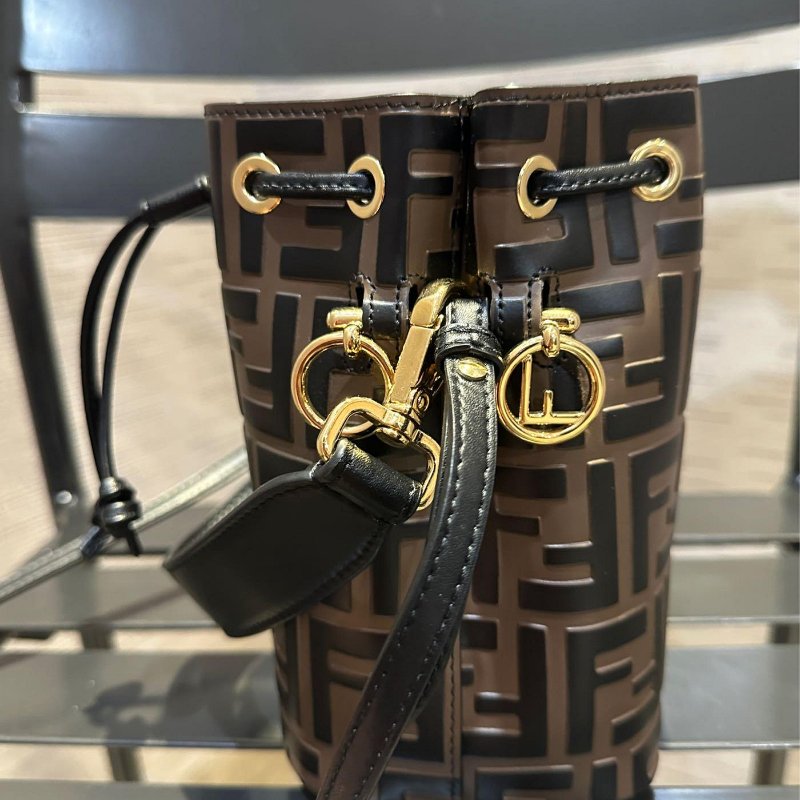 💎Han's house精品服飾💎FENDI FF 側背包 水桶包-1