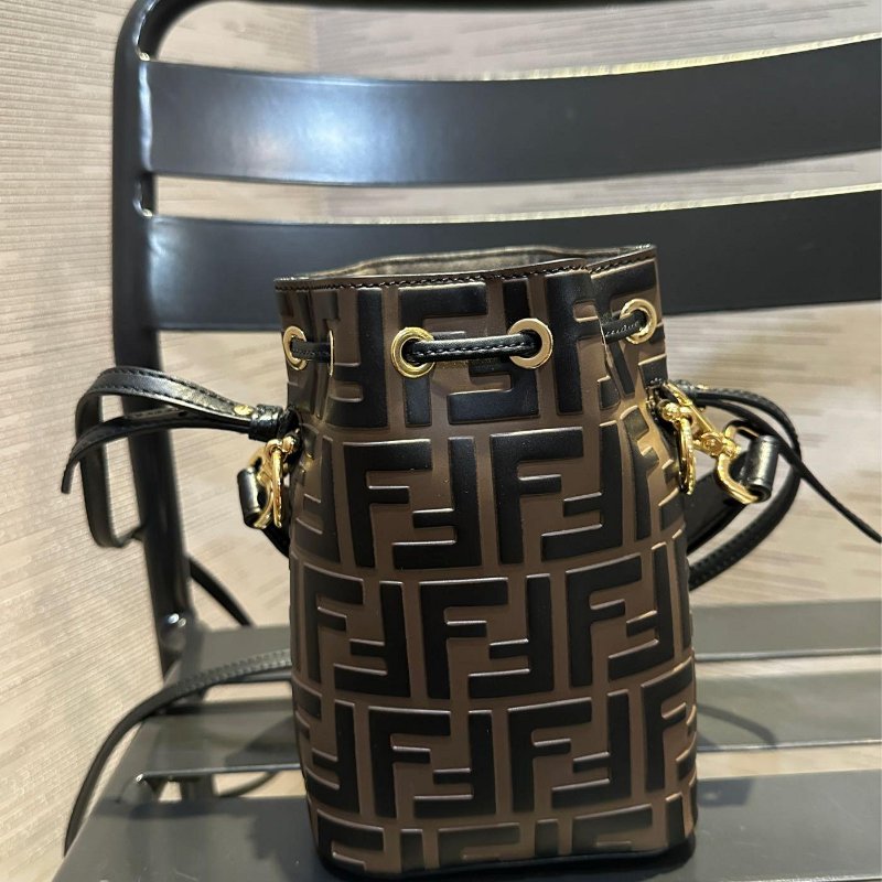 💎Han's house精品服飾💎FENDI FF 側背包 水桶包-3