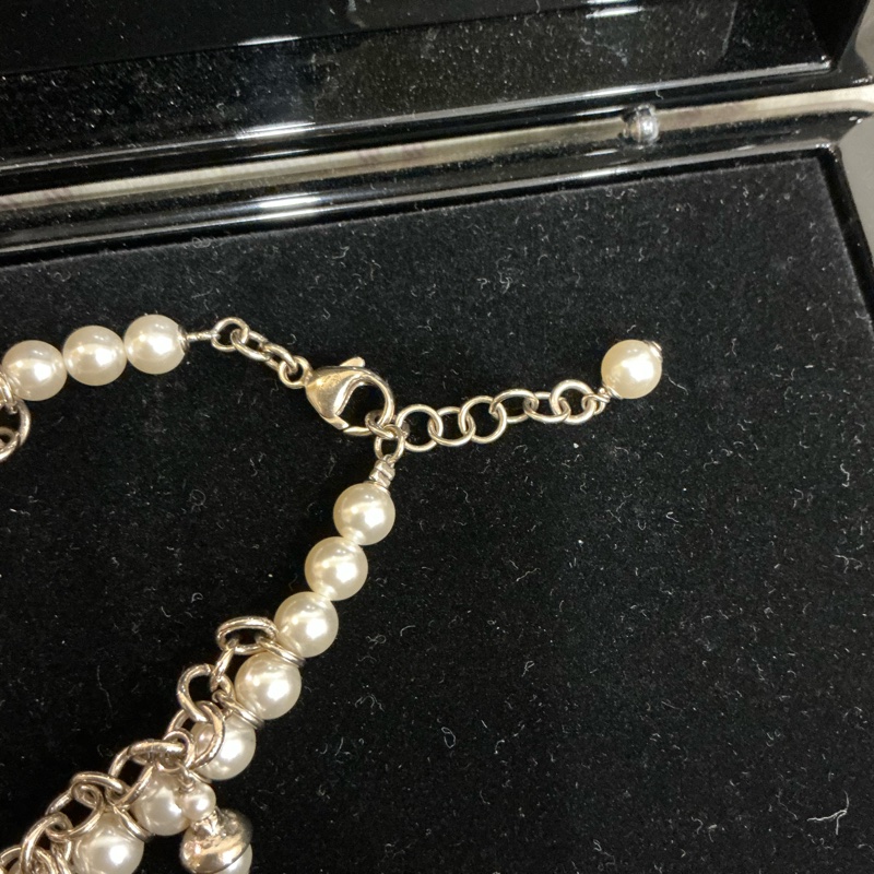 Chanel 滿滿各式吊墜珍珠手環-6