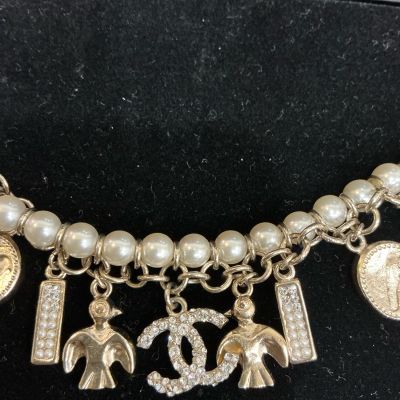 Chanel 滿滿各式吊墜珍珠手環-8