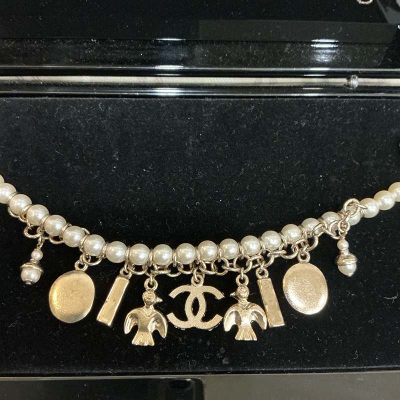 Chanel 滿滿各式吊墜珍珠手環-10