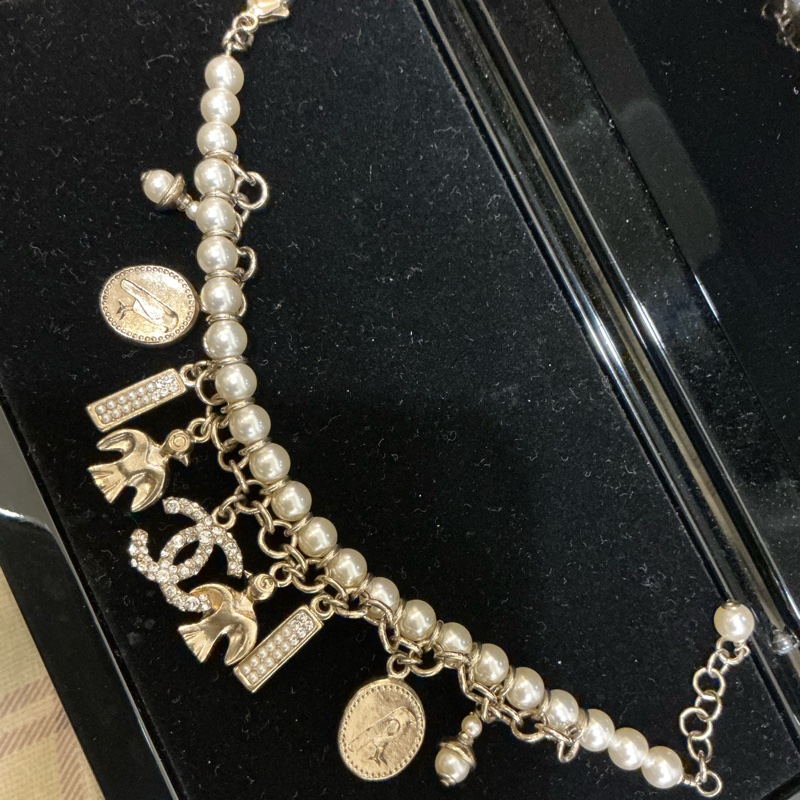 Chanel 滿滿各式吊墜珍珠手環-11