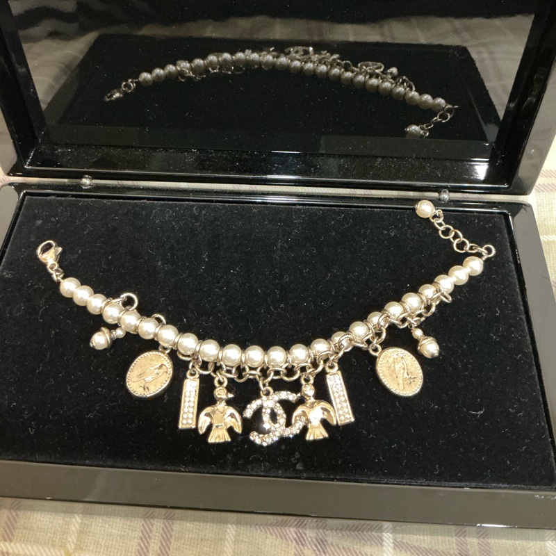 Chanel 滿滿各式吊墜珍珠手環-15