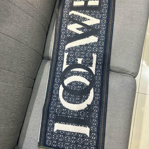 💎Han's house精品服飾💎LOEWE 雙面用 圍巾